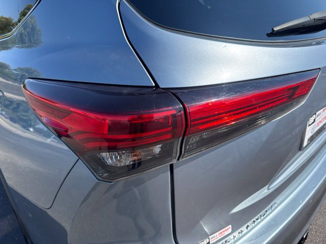 Used 2020 Toyota Highlander XLE AWD/4WD image 10