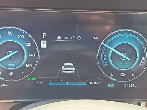 Used 2025 Hyundai Elantra Limited w/ Cargo Package FWD image 28