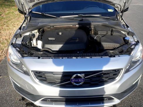 Used 2018 Volvo V60 T5 Cross Country w/ Convenience Package image 34