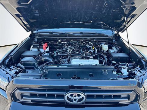 Used 2025 Toyota 4Runner SR5 image 32