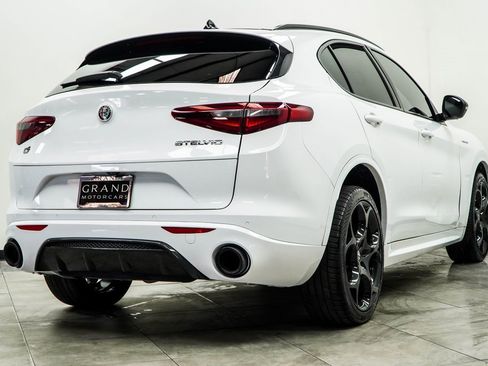 Used 2023 Alfa Romeo Stelvio Veloce image 12