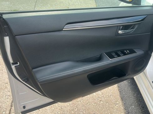Used 2016 Lexus ES 350 w/ Accessory Package FWD image 18