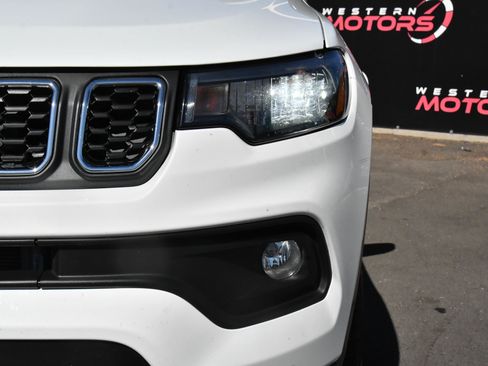 Used 2024 Jeep Compass Latitude AWD/4WD image 11