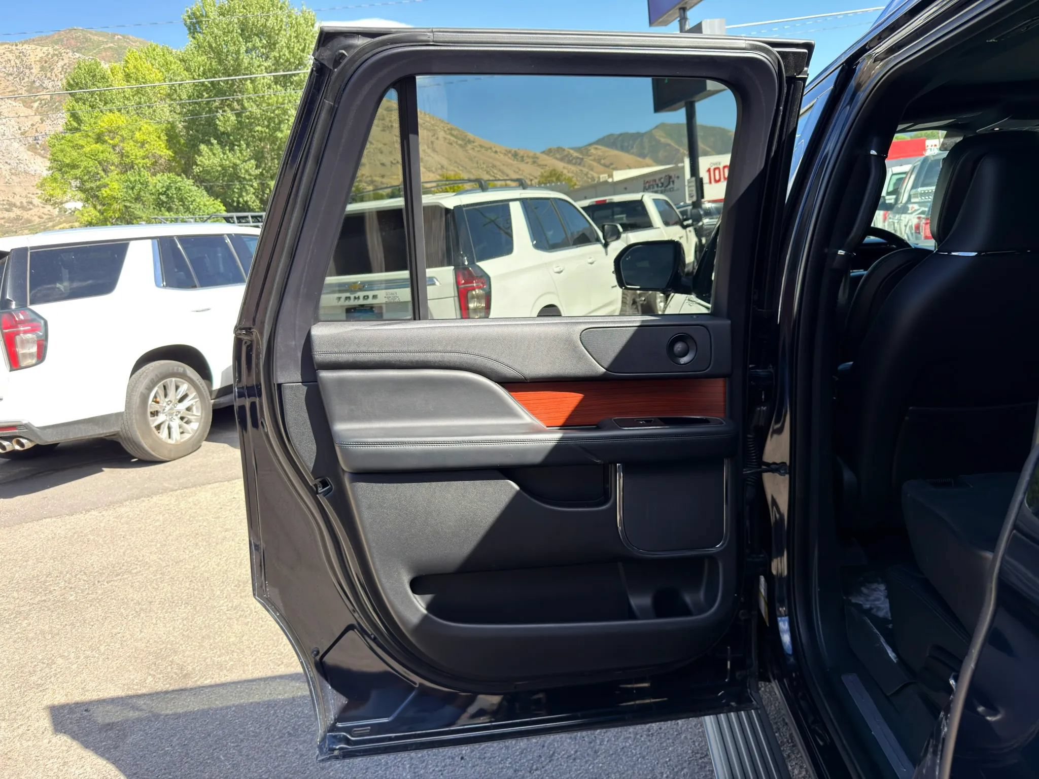 Used 2021 Lincoln Navigator L Reserve AWD/4WD image 36