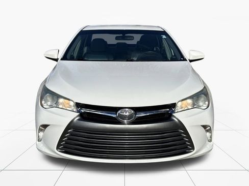 Used 2016 Toyota Camry LE image 2