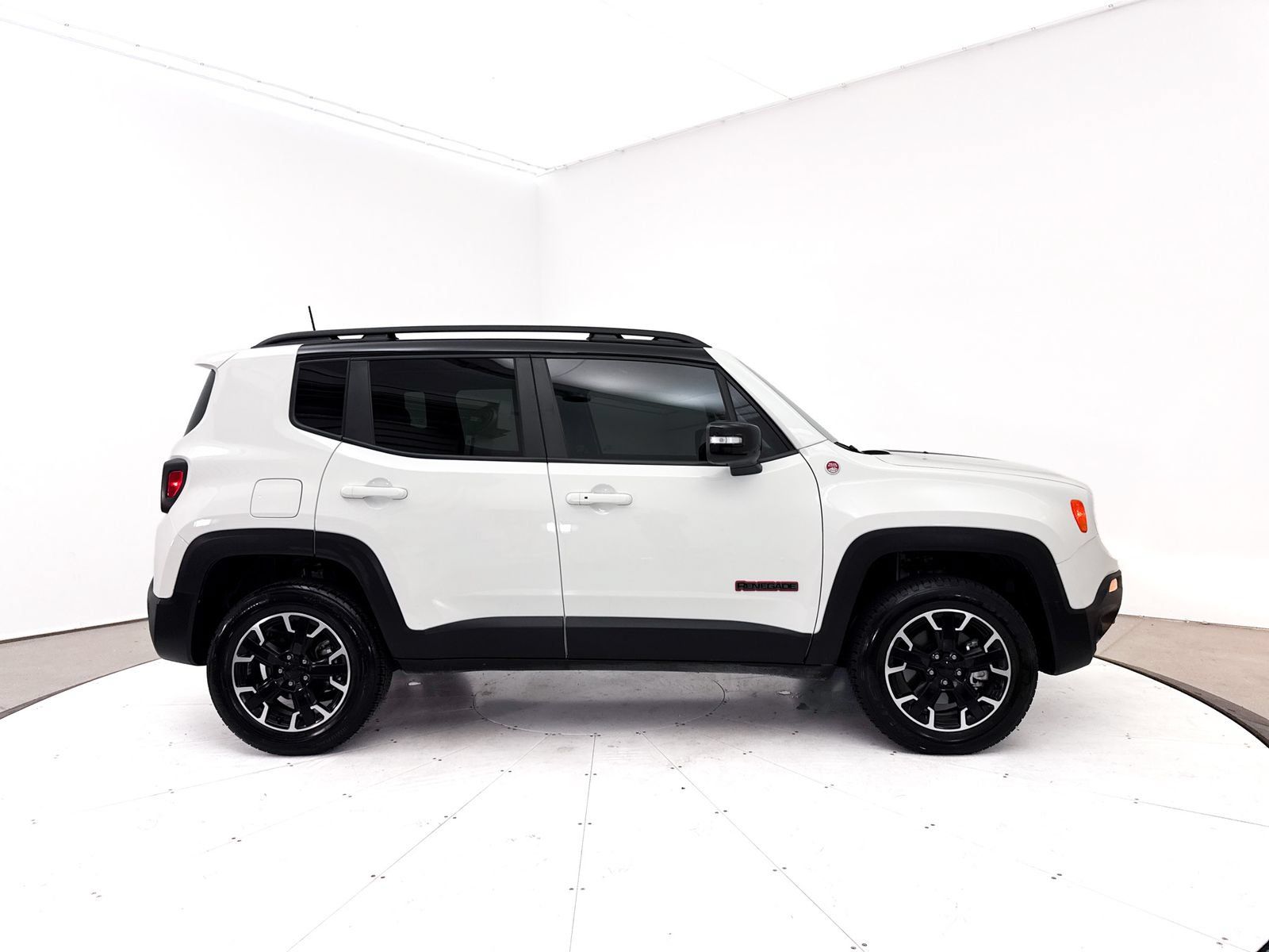 Used 2023 Jeep Renegade Trailhawk w/ Trailhawk Elite Group AWD/4WD image 39