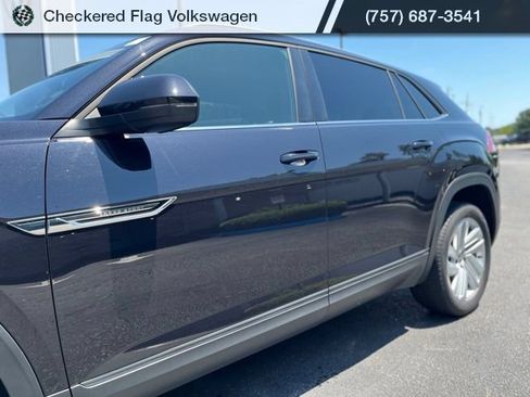 Used 2022 Volkswagen Atlas Cross Sport SE FWD image 3