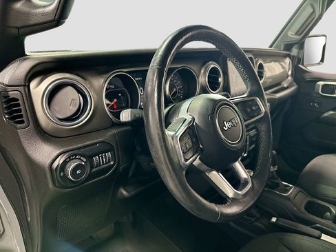 Used 2018 Jeep Wrangler Unlimited Sahara w/ Dual Top Group AWD/4WD image 10