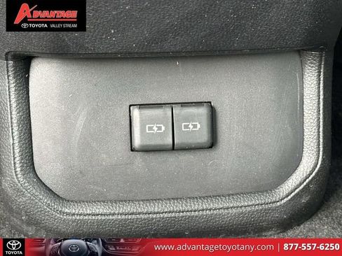 Used 2023 Toyota Highlander XLE AWD/4WD image 17