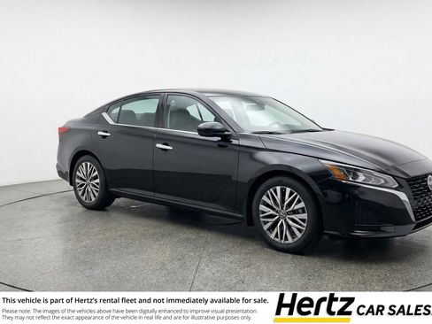 Used 2025 Nissan Altima 2.5 SV FWD image 1