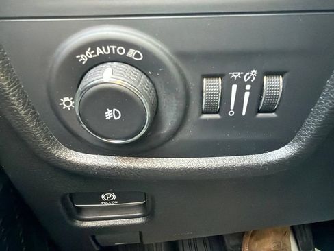 Used 2022 Jeep Grand Cherokee Limited AWD/4WD image 17