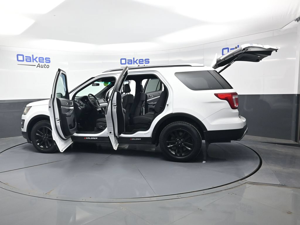 Used 2017 Ford Explorer XLT FWD image 52