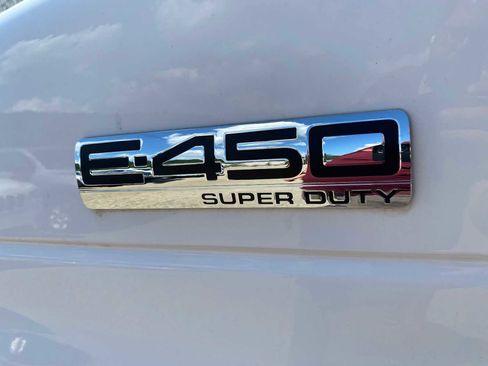 Used 2017 Ford E-450 and Econoline 450 Super Duty image 16