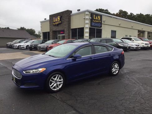 Used 2014 Ford Fusion SE image 16