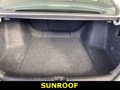 Used 2018 Honda Accord EX image 8