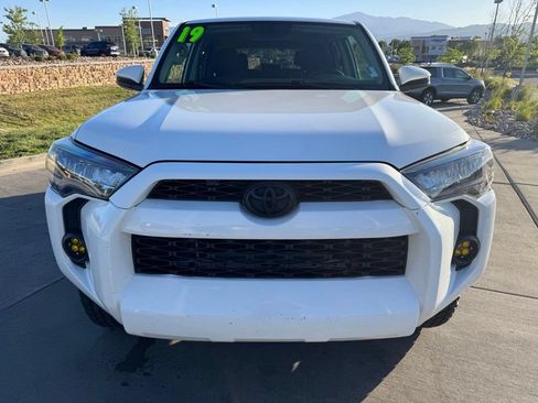 Used 2019 Toyota 4Runner SR5 AWD/4WD image 2