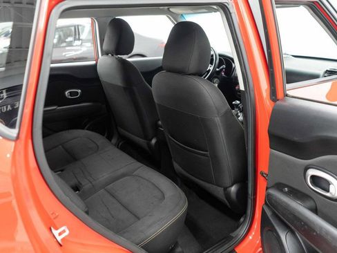 Used 2016 Kia Soul + image 11