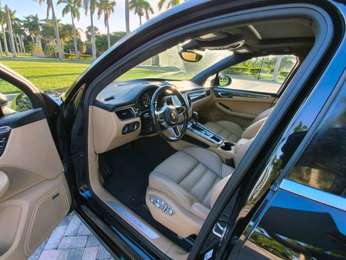 Used 2018 Porsche Macan Turbo image 11