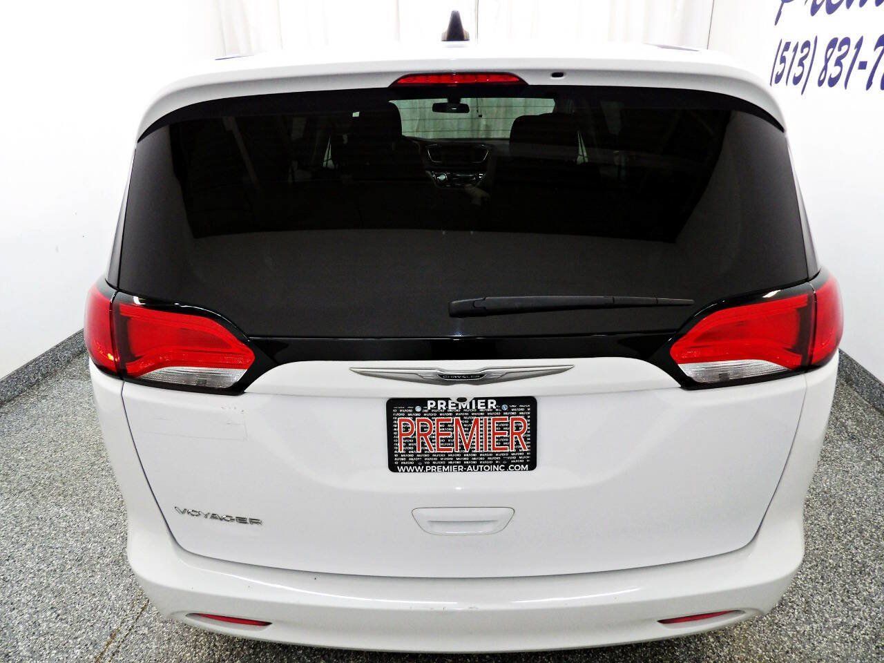 Used 2021 Chrysler Voyager LX FWD image 5