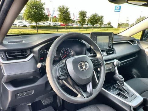Used 2021 Toyota RAV4 LE w/ Carpet Mat Package (TMS) FWD image 15