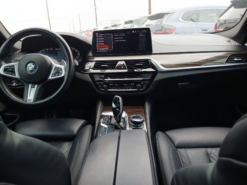 Used 2021 BMW M550i xDrive w/ Executive Package AWD/4WD image 13