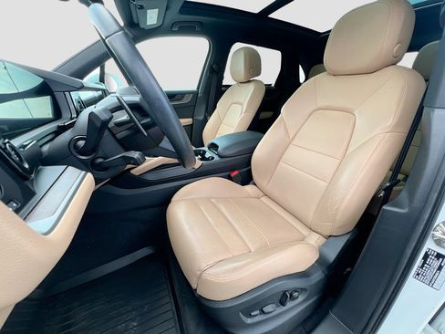 Certified 2025 Porsche Cayenne AWD/4WD image 5