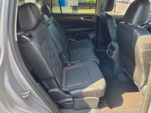 Used 2024 Volkswagen Atlas SE FWD image 11