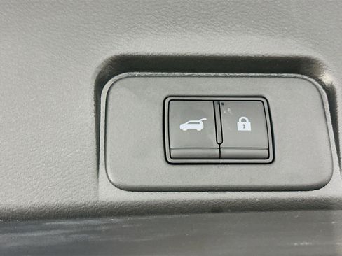 Used 2023 Nissan Rogue SV w/ SV Premium Package image 31