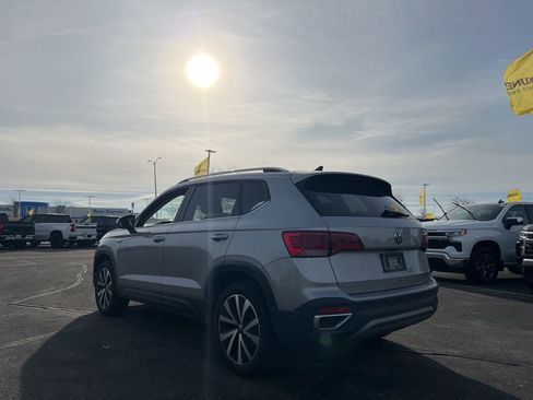 Used 2024 Volkswagen Taos SE image 5