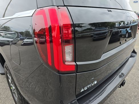 New 2025 Ford Expedition Active image 36
