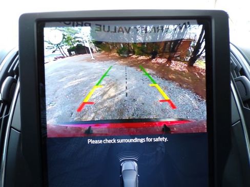 Used 2022 Ford Edge Titanium w/ Class II Trailer Tow Package image 26