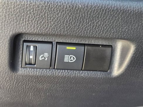 Used 2025 Toyota RAV4 XLE FWD image 25