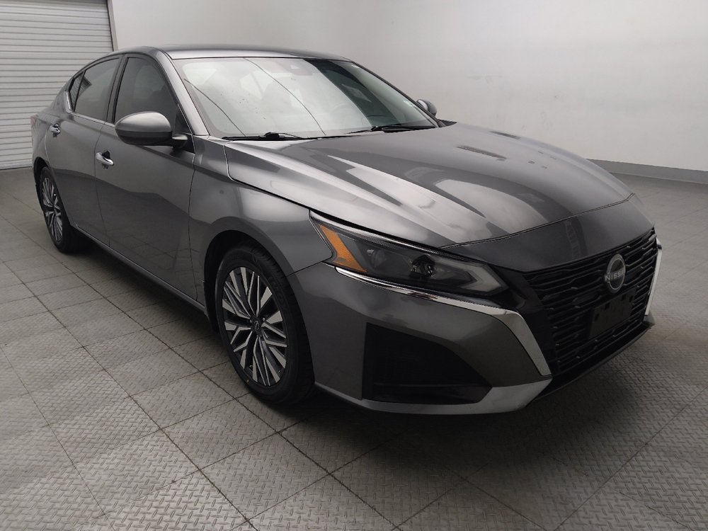 Used 2024 Nissan Altima 2.5 SV w/ SV Premium Package FWD image 13