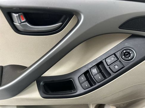 Used 2014 Hyundai Elantra SE FWD image 11