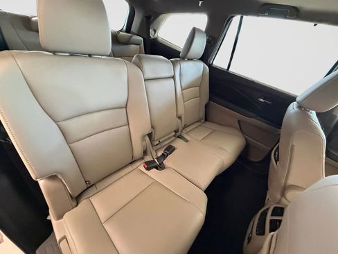 Used 2021 Honda Pilot Touring image 19
