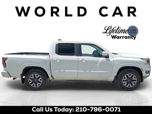 Used 2025 Nissan Frontier SL RWD image 2