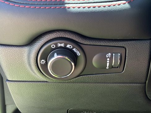 Used 2025 Dodge Durango GT RWD image 21