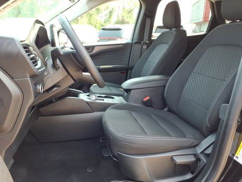 Certified 2025 Ford Escape Active w/ Cold Weather Package AWD/4WD image 3