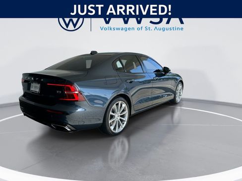 Used 2021 Volvo S60 T5 Momentum w/ Premium Package FWD image 8