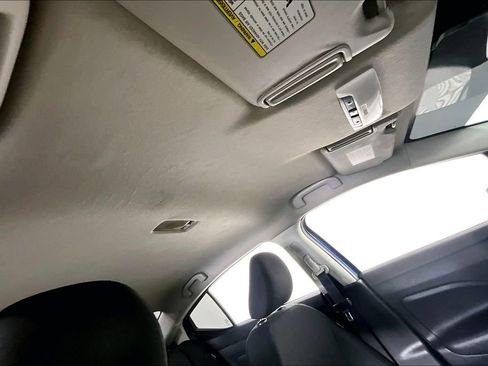 Used 2021 Nissan Versa S image 21