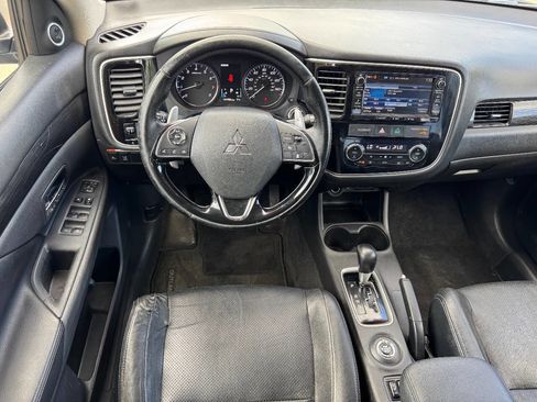 Used 2016 Mitsubishi Outlander GT image 16