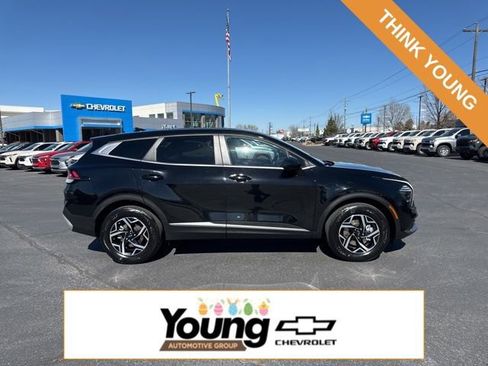 Used 2025 Kia Sportage LX image 8