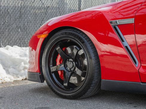 Used 2010 Nissan GT-R Premium image 14