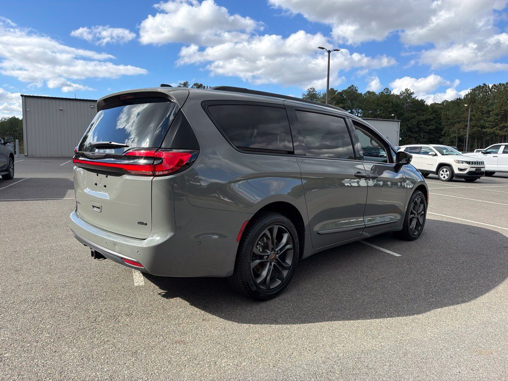 Certified 2023 Chrysler Pacifica Touring-L w/ Road Tripper Package AWD/4WD image 5