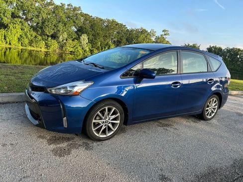 Used 2017 Toyota Prius V Five w/ Advanced Technology Package FWD image 2