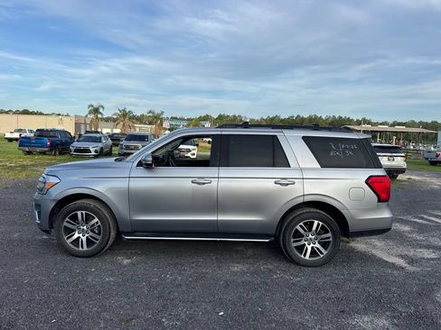 Used 2022 Ford Expedition XLT RWD image 2