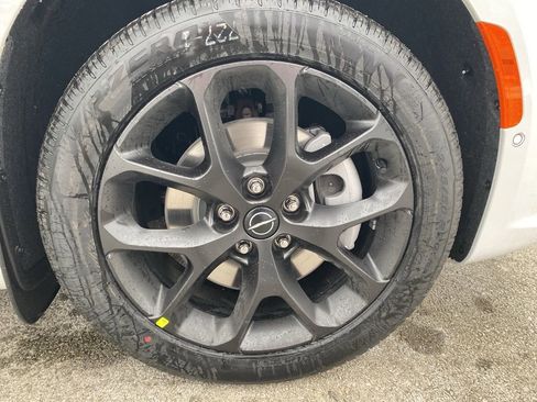 New 2026 Chrysler Pacifica Limited w/ S Appearance Package image 7