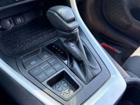 Used 2023 Toyota RAV4 LE AWD/4WD image 32