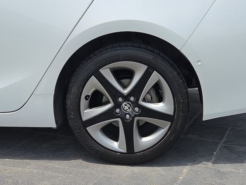Used 2022 Toyota Prius XLE FWD image 5