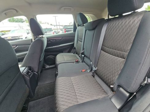 Used 2019 Nissan Rogue S AWD/4WD image 28